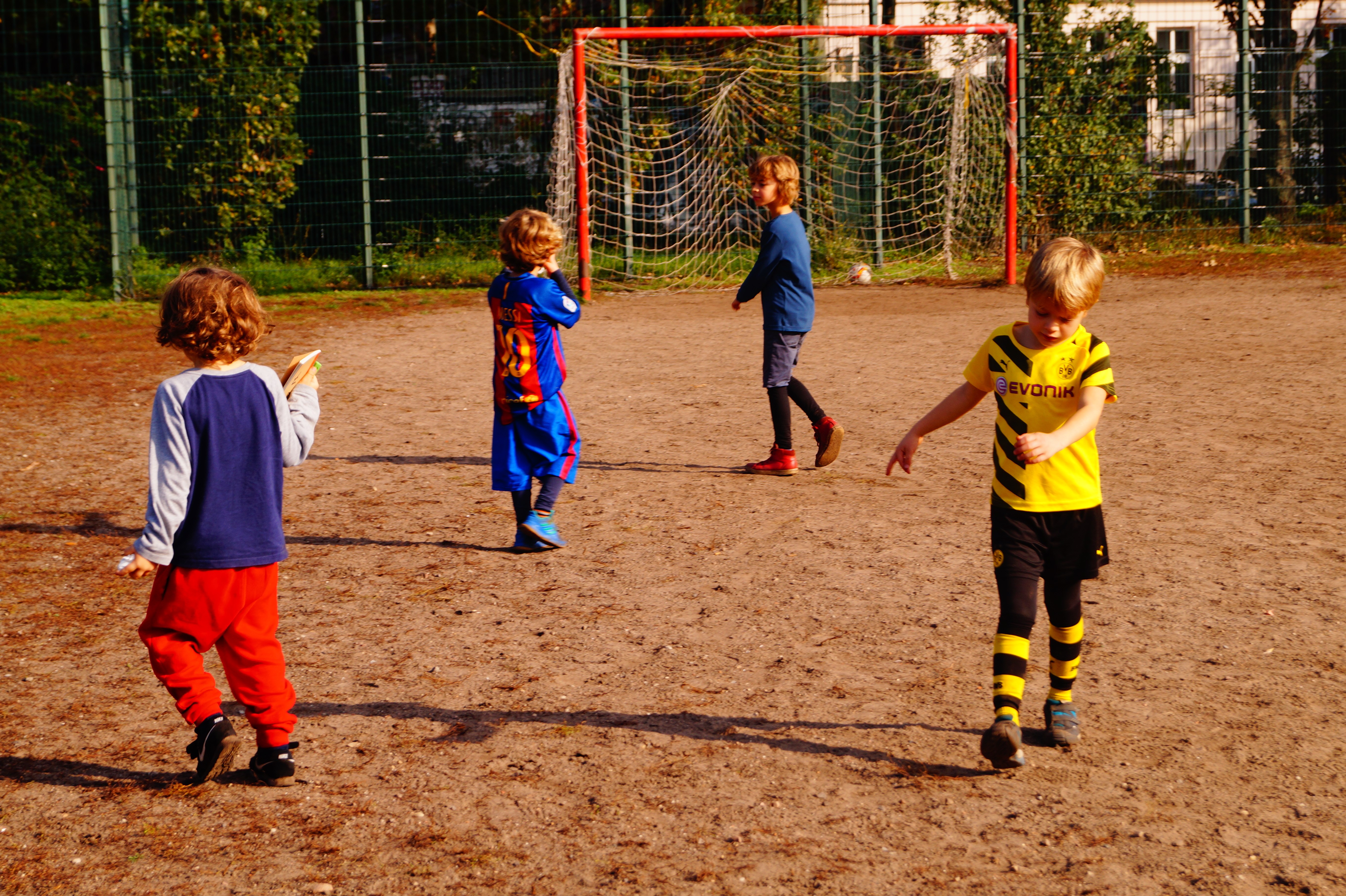 Encuentros futbolísticos para niños y niñas en el Hasenheide